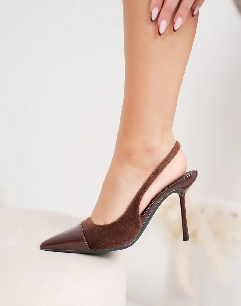 Escarpins femme marron élégants à talon aiguille et effet fourrure
