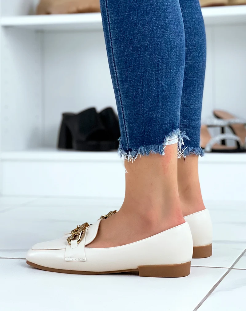 Mocassins beiges à chaîne dorée à strass
