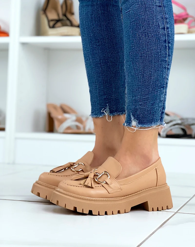 Mocassins beige foncé à franges et détail doré