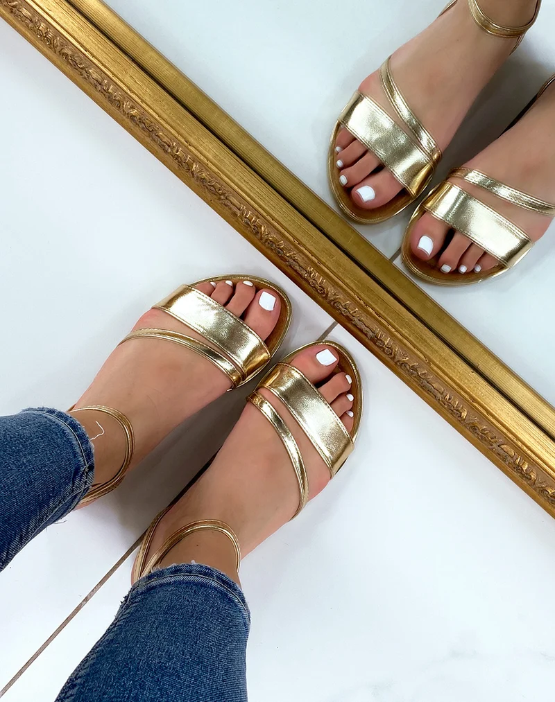Nu-pieds doré pailletés à multiples brides