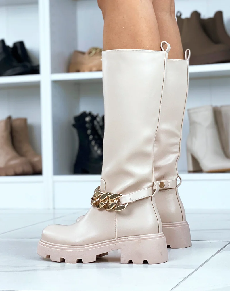 Bottes hautes beiges à chaîne dorée