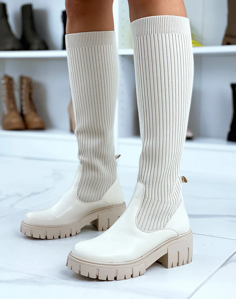 Bottes beiges montantes effet chaussette à fines chaines dorées