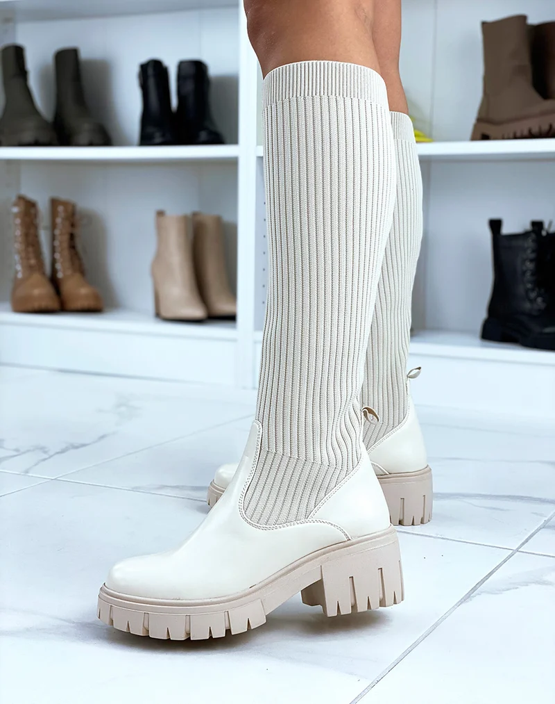 Bottes beiges montantes effet chaussette à fines chaines dorées