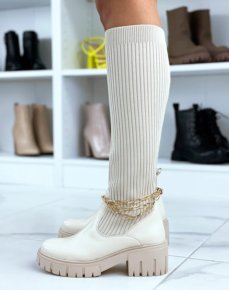 Bottes beiges montantes effet chaussette à fines chaines dorées
