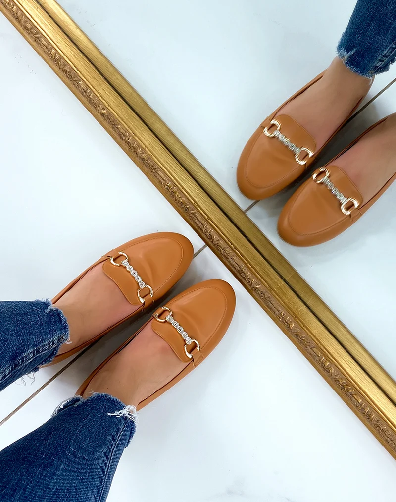 Mocassins camel à boucles dorées et strass