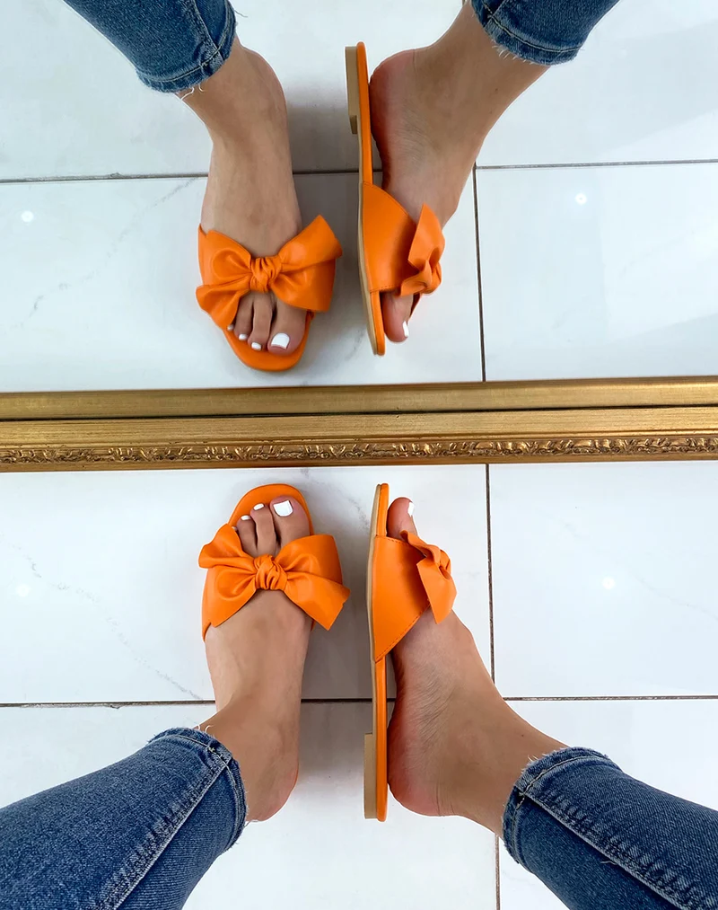 Mules oranges à nœud