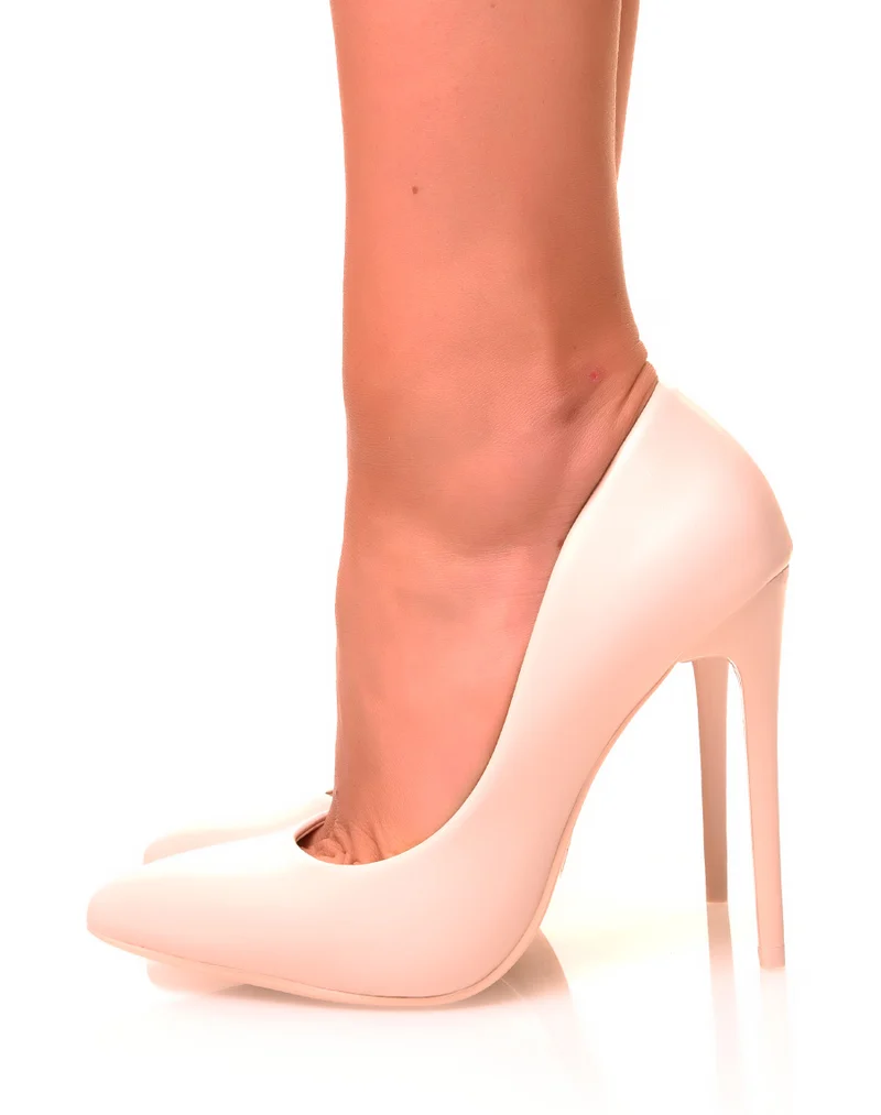 Escarpins beiges à talons aiguilles