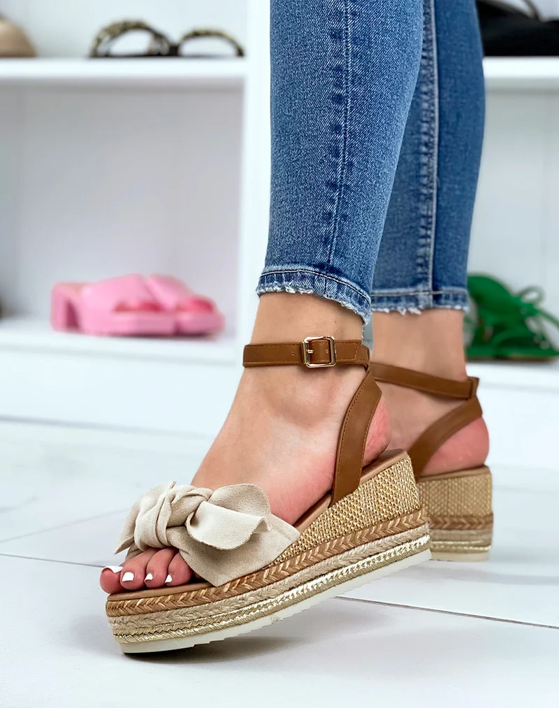 Sandales compensées à noeud en suédine beige et talon en toile de jute coloré