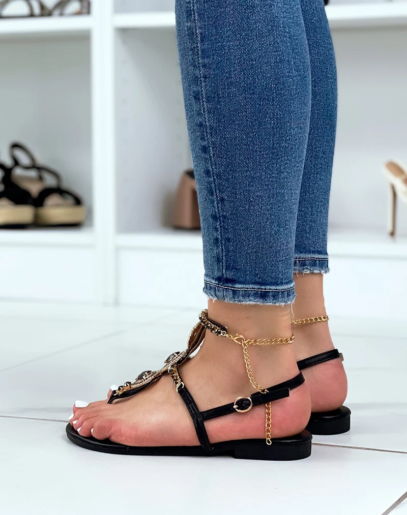 Nu-pieds noirs à lanières à multiples ornements dorés