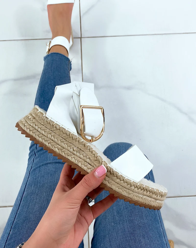 Sandales blanches à brides épaisses et semelle en toile de jute