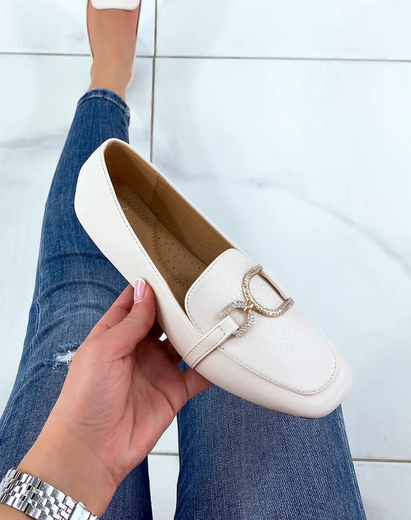 Mocassins beiges à boucles asymétriques dorées à strass