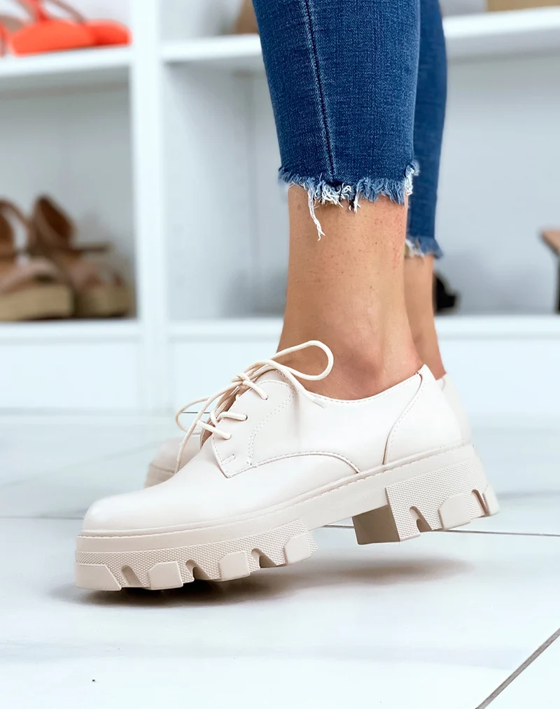 Derbies beiges mattes à semelle crantée