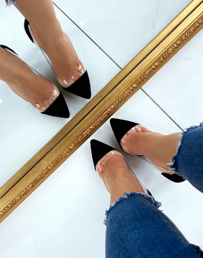Escarpins à empiècements en suédine noire