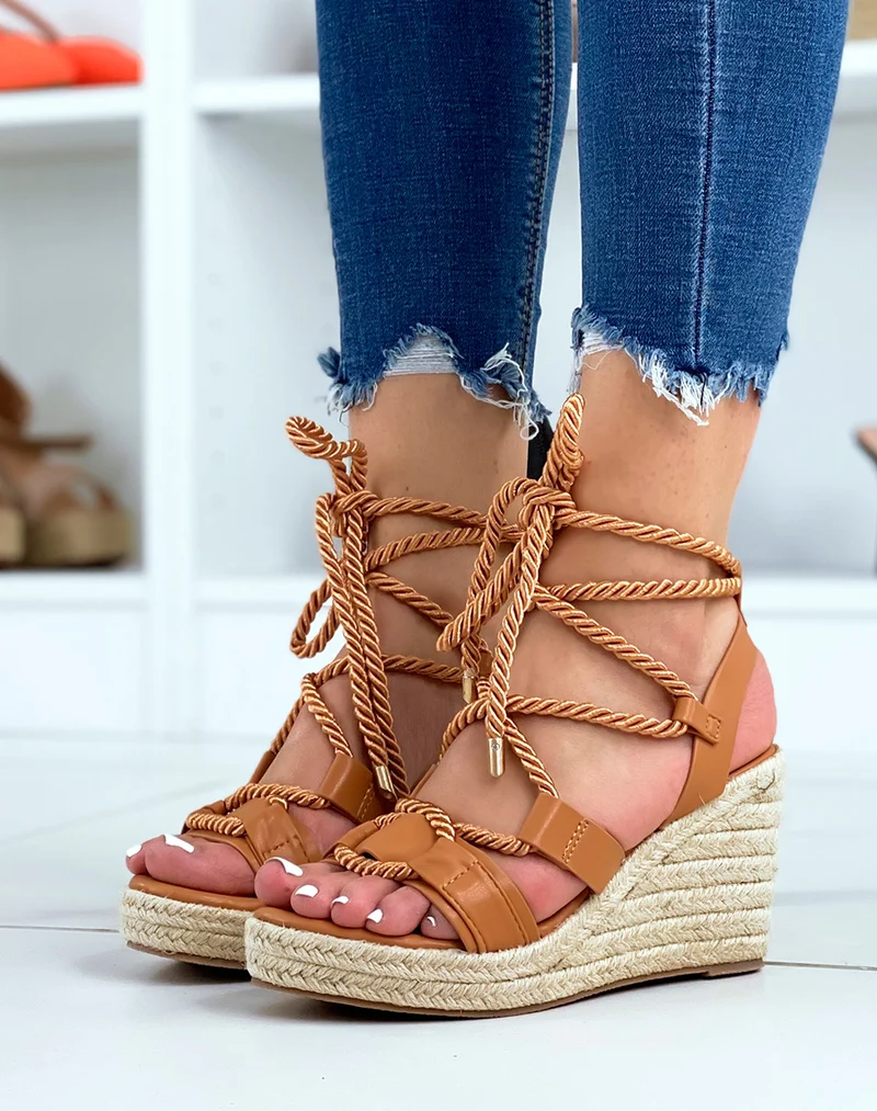 Compensées camel lacées semelle en toile de jute