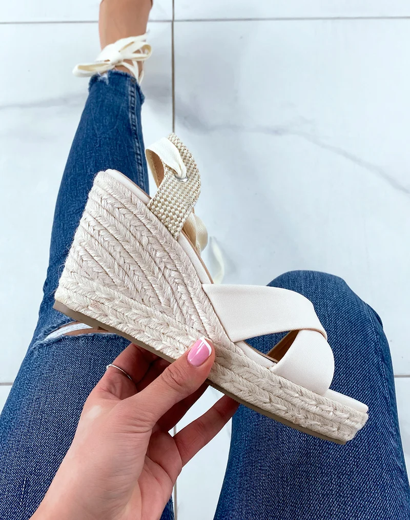 Compensées beiges en tissus à talon en toile de jute
