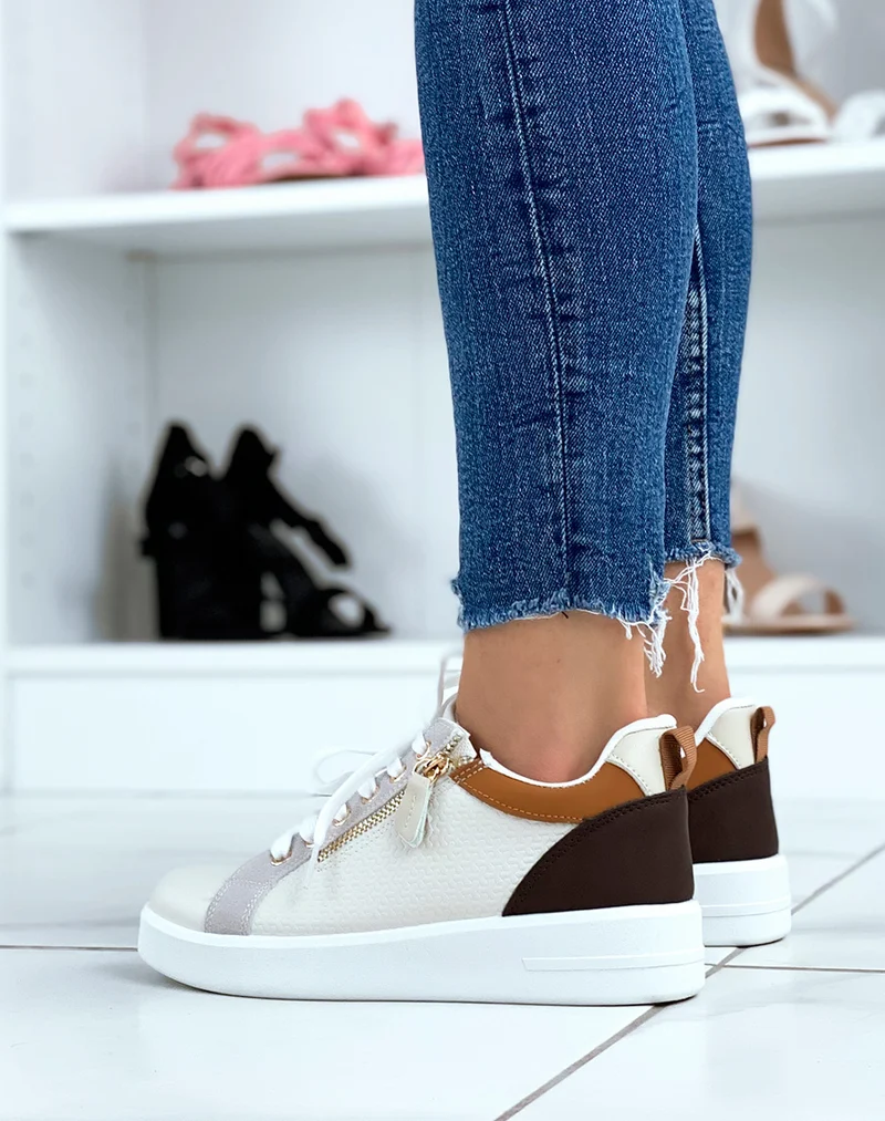 Baskets blanches et camel avec zip