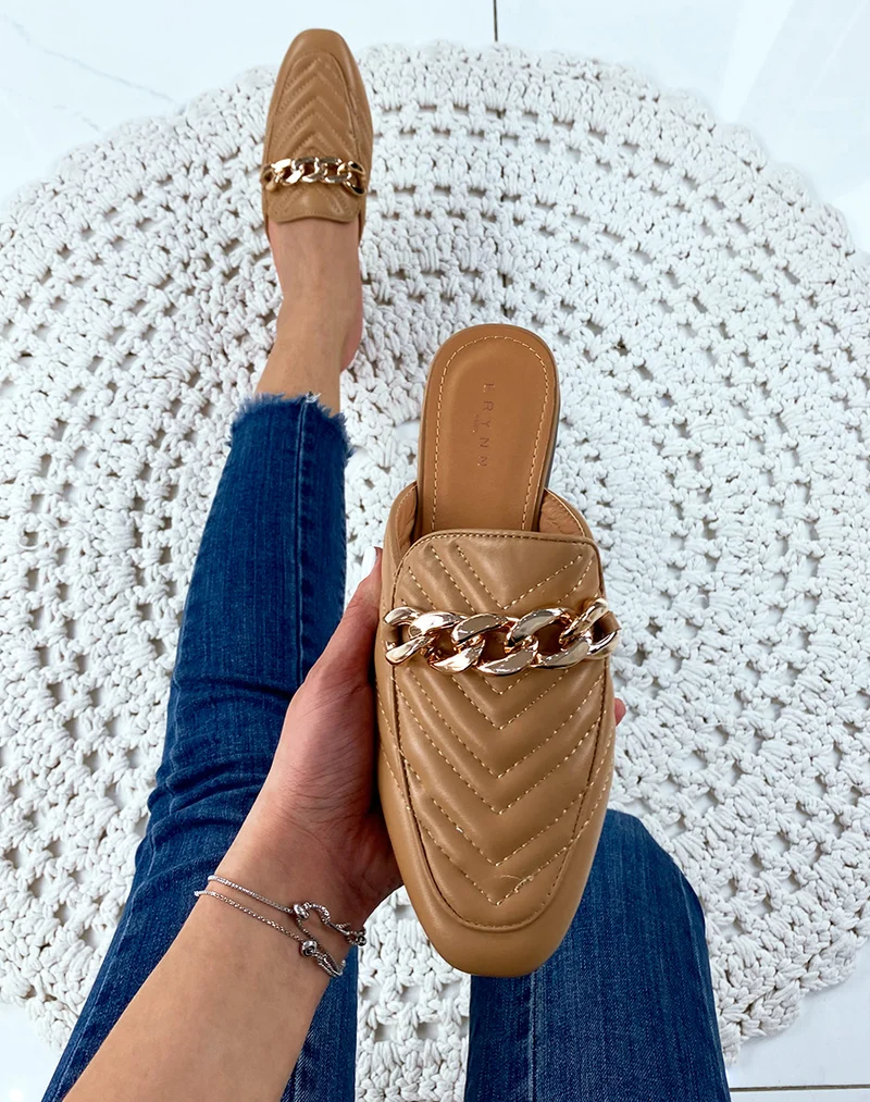Mule en simili cuir camel à grosse chaîne