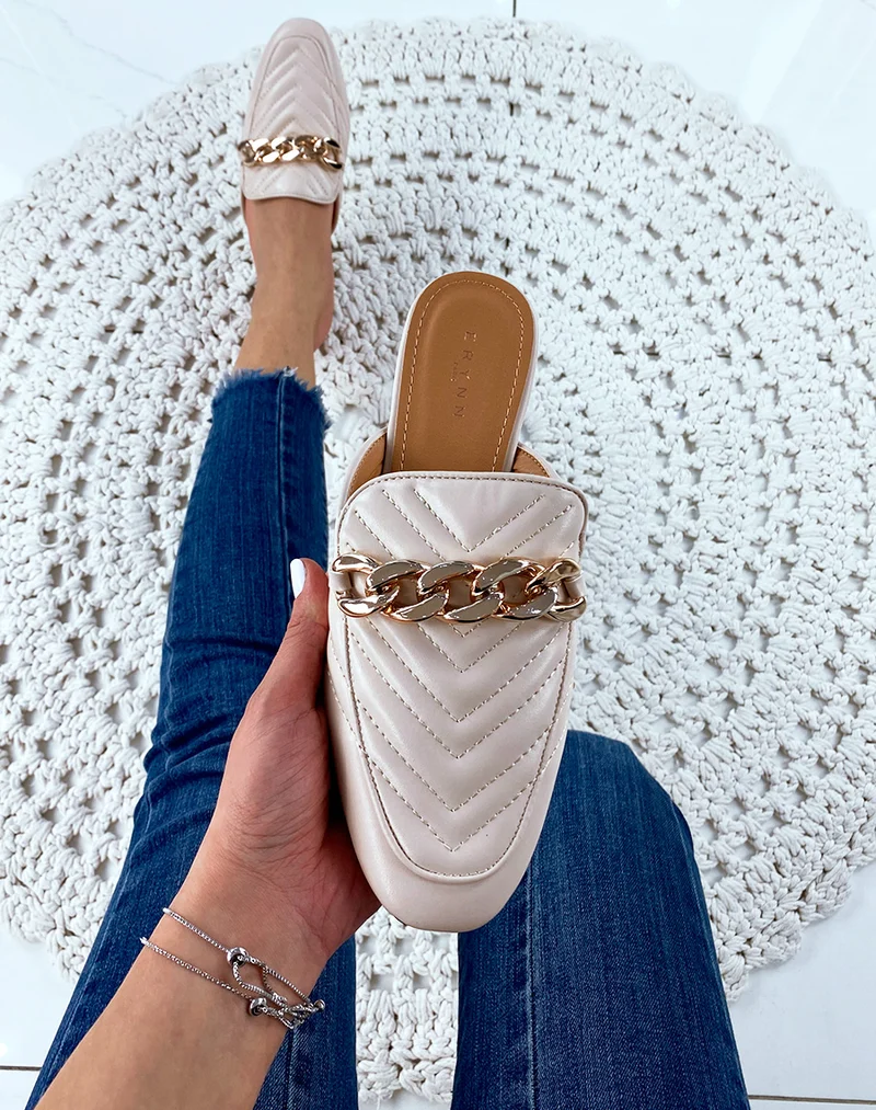 Mule en simili cuir beige à grosse chaîne
