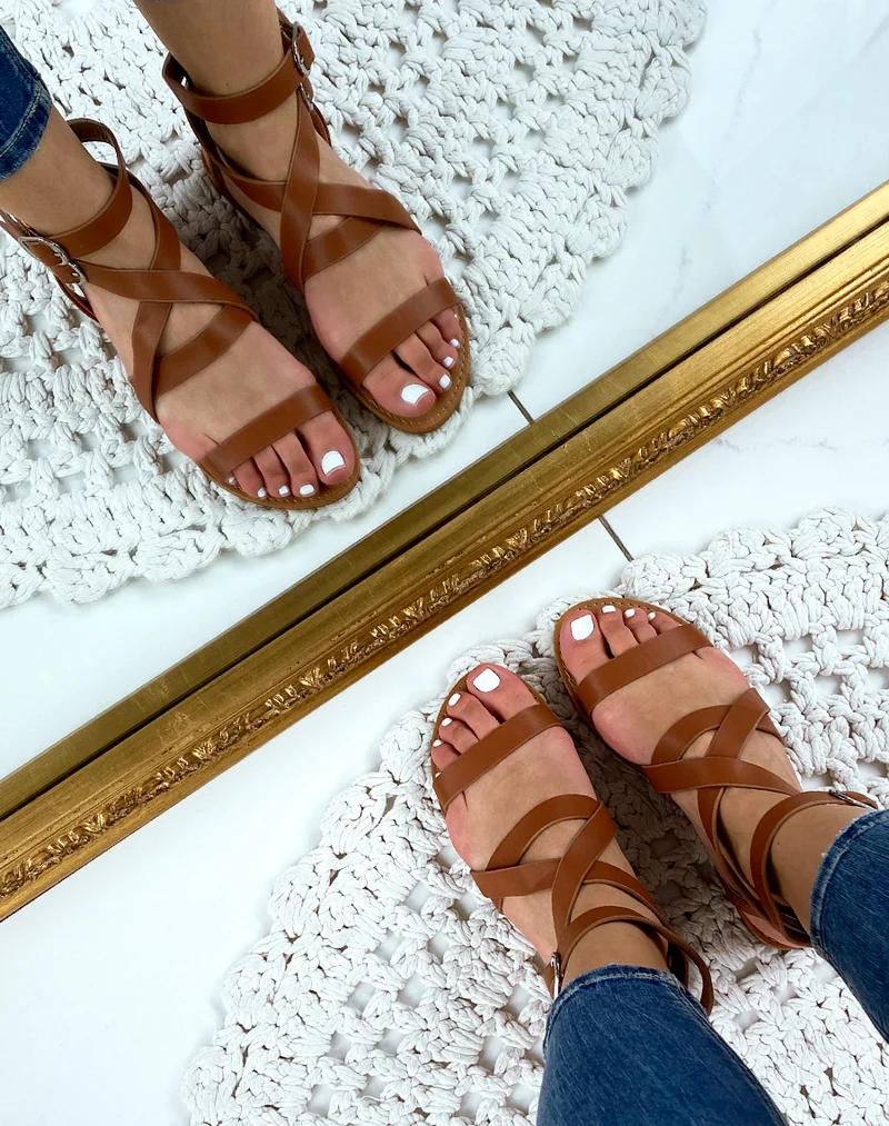Nu-pieds à multiples sangles en simili cuir camel