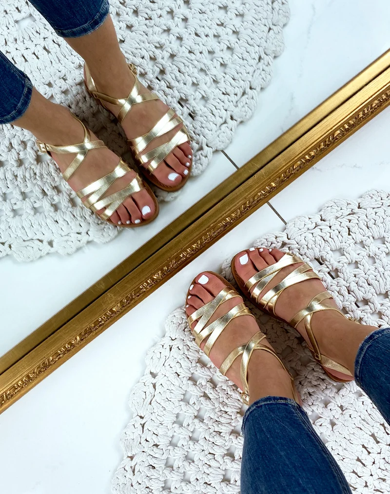 Nu-pieds à multiples sangles dorées