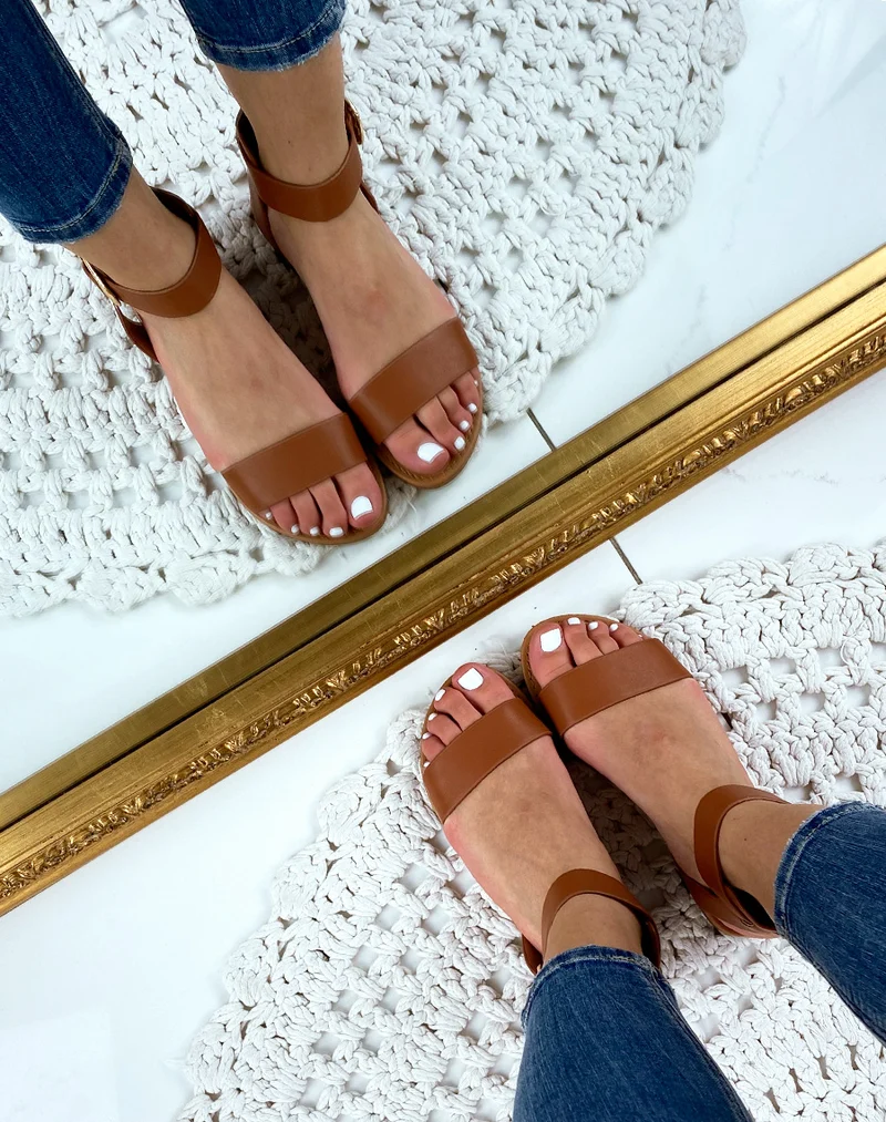 Nu-pieds à sangles épaisses couleur camel