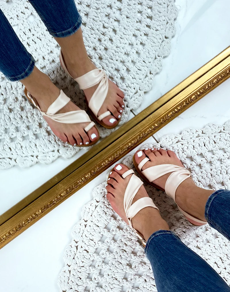 Nu-pieds en simili cuir rose pâle