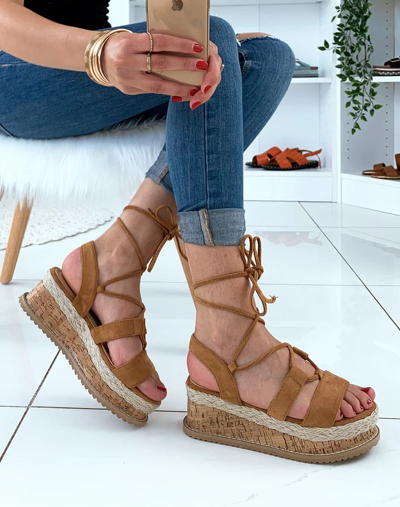Nu-pied compensé camel