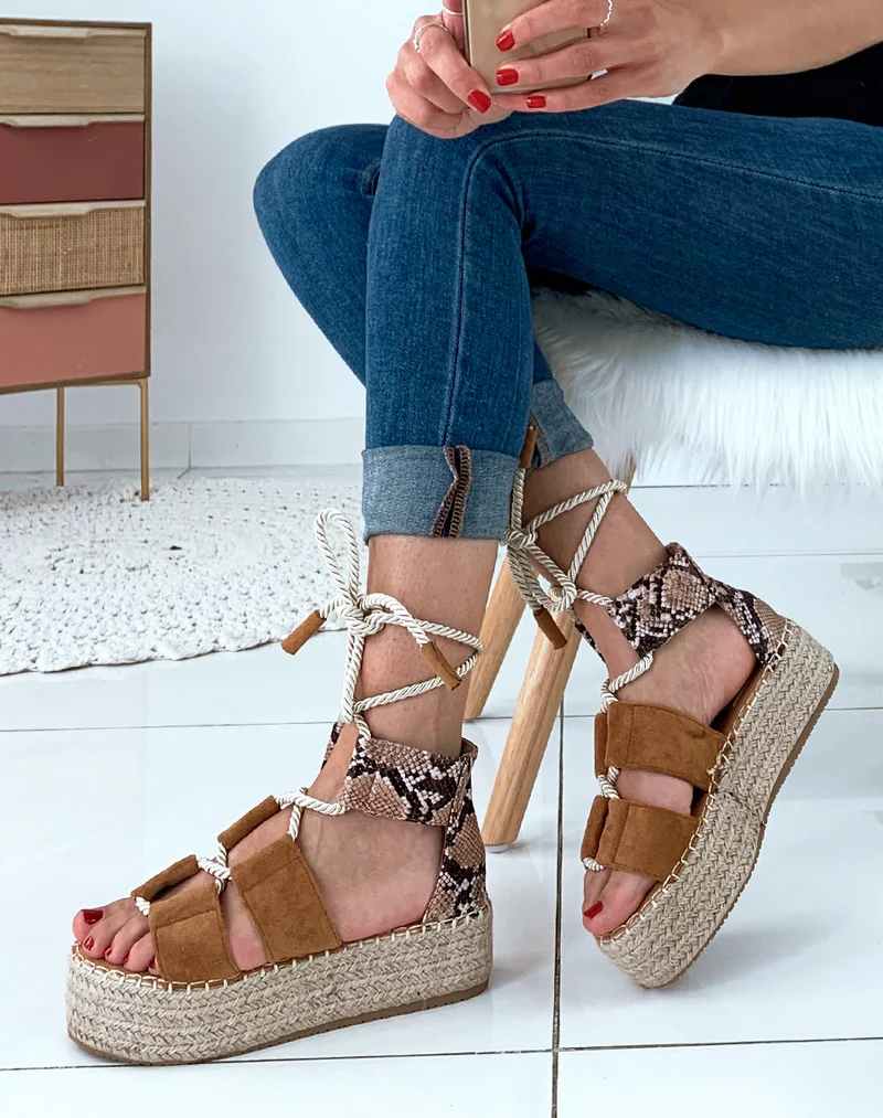 Espadrilles compensées camel en suédine avec lacets en corde épaisse