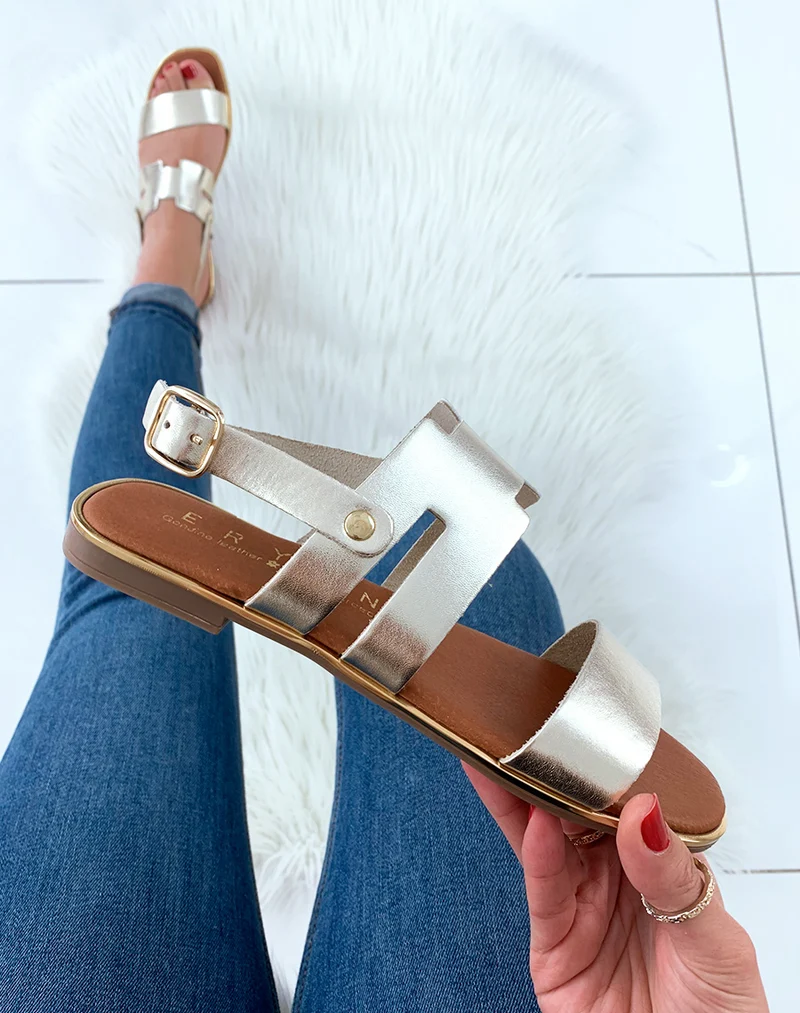 Nu-pied dorée en cuir