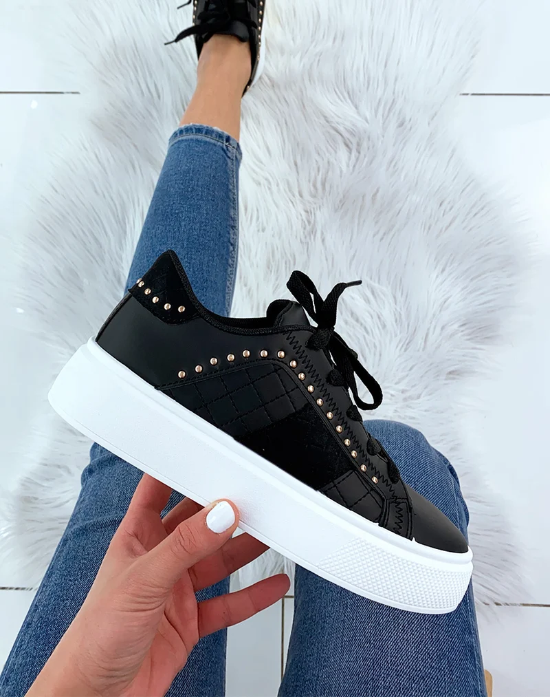 Basket noire cloutée