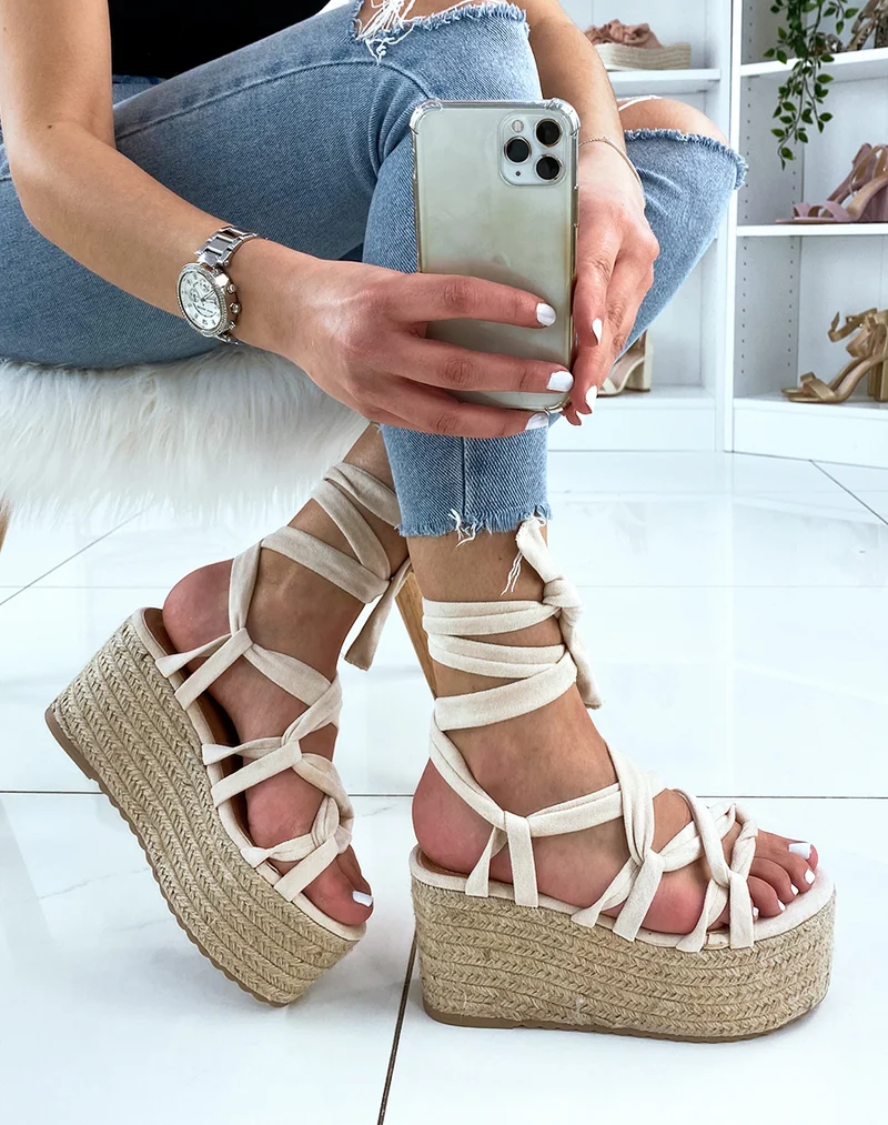Compensée beige à bride entrecroisée