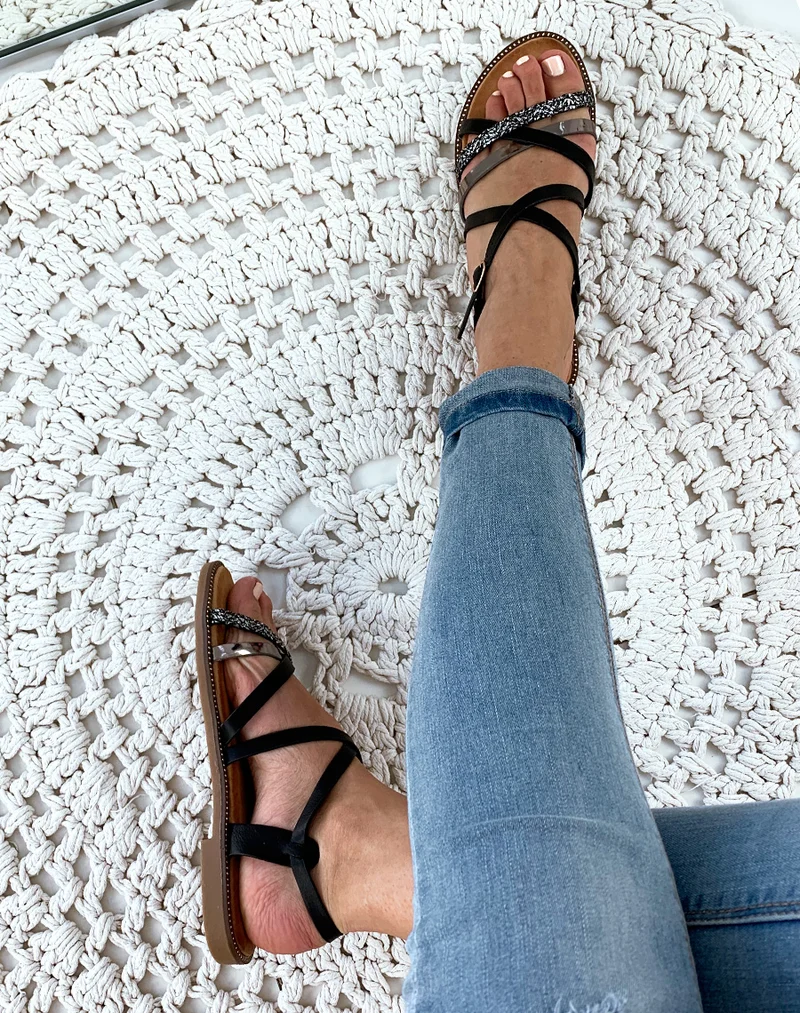 Nu-pieds noirs à brides métallisée et tressée