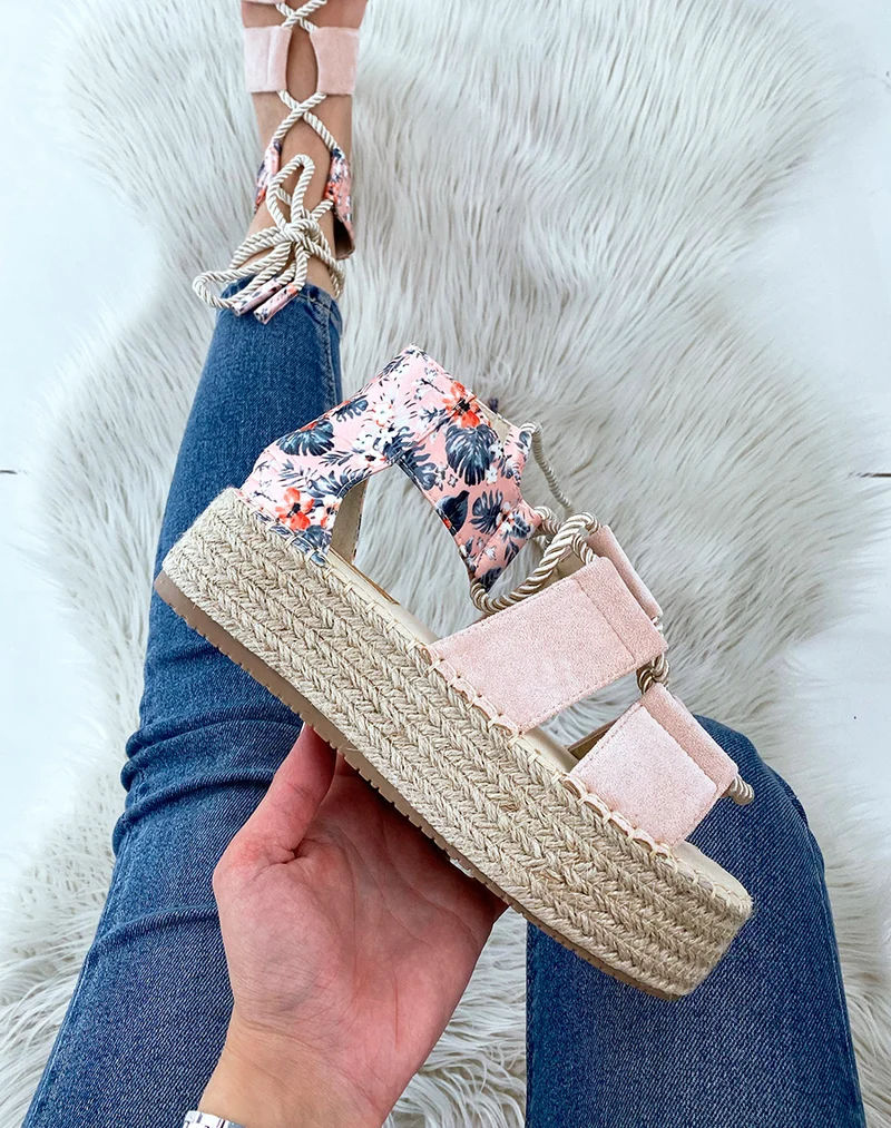 Compensées rose pale à lacet et semelle en toile de jute