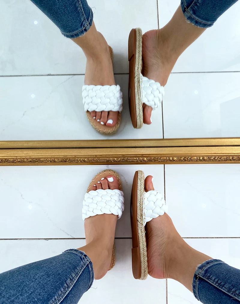 Mules blanches tressées à semelle en jute