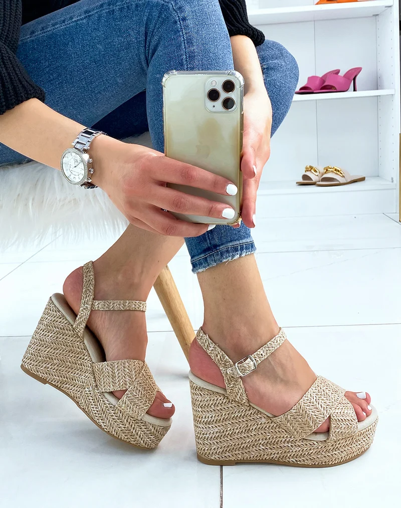 Compensée beige foncé à brides et semelle tressée