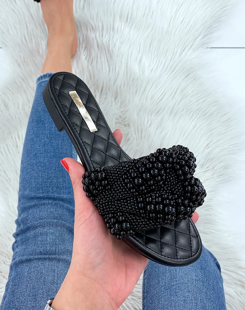 Mules noires ornées de perles noires