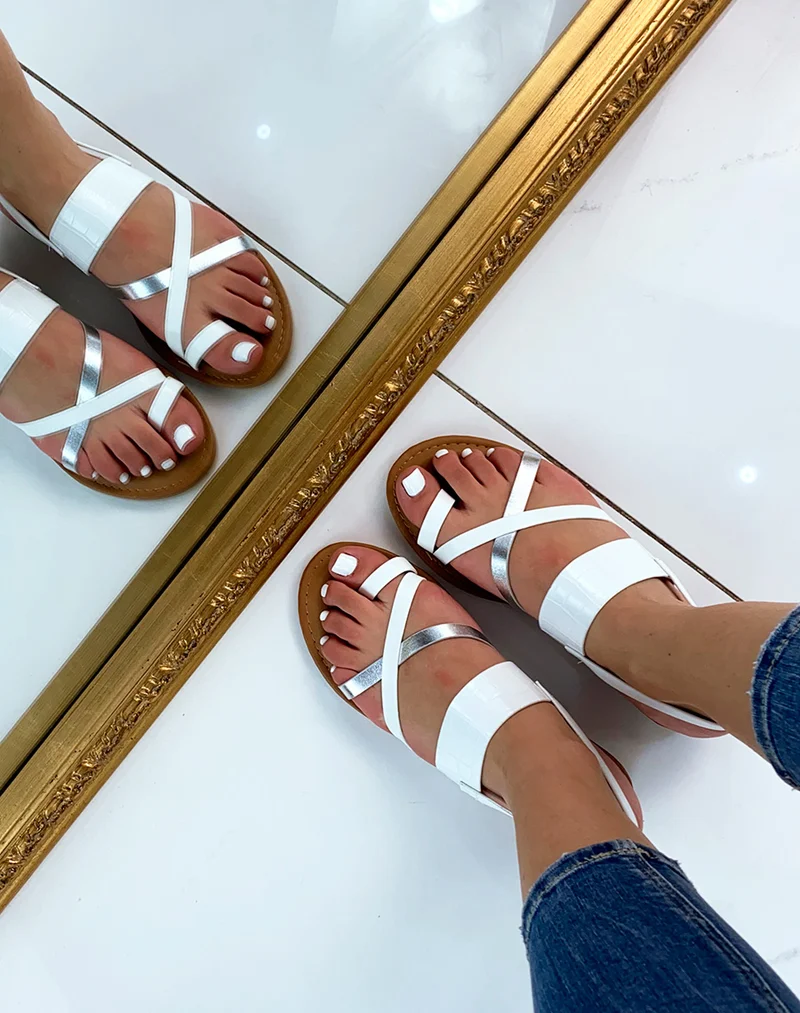 Nu-pieds blancs à brides entrecroisées