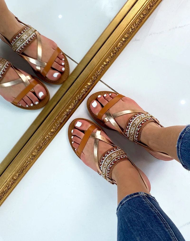 Nu-pieds camel à détails tressés
