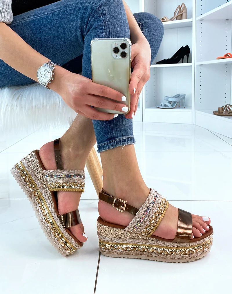 Sandales compensées bronze à détails colorés