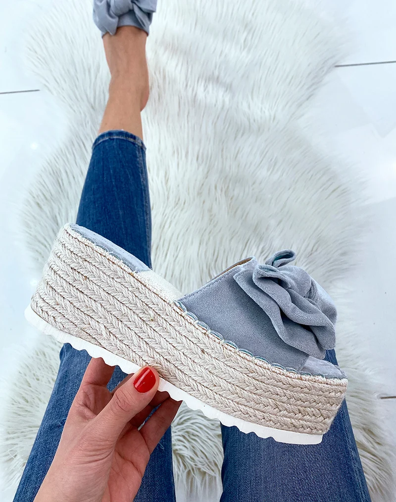 Mules compensées bleu pastel à noeud