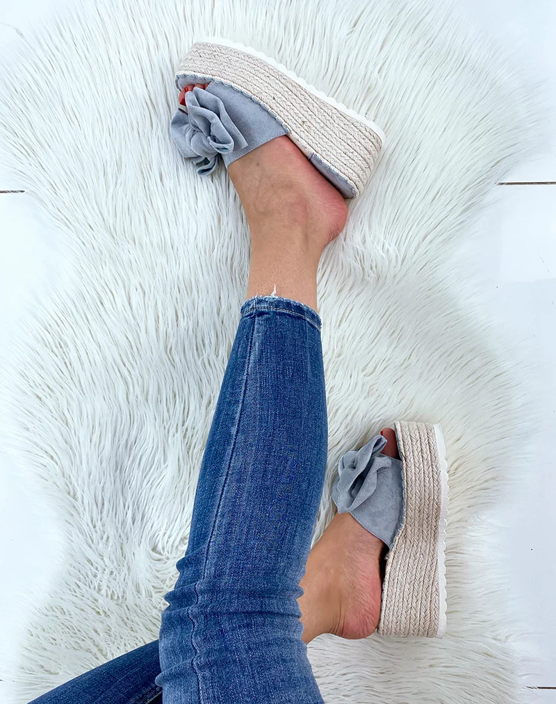 Mules compensées bleu pastel à noeud