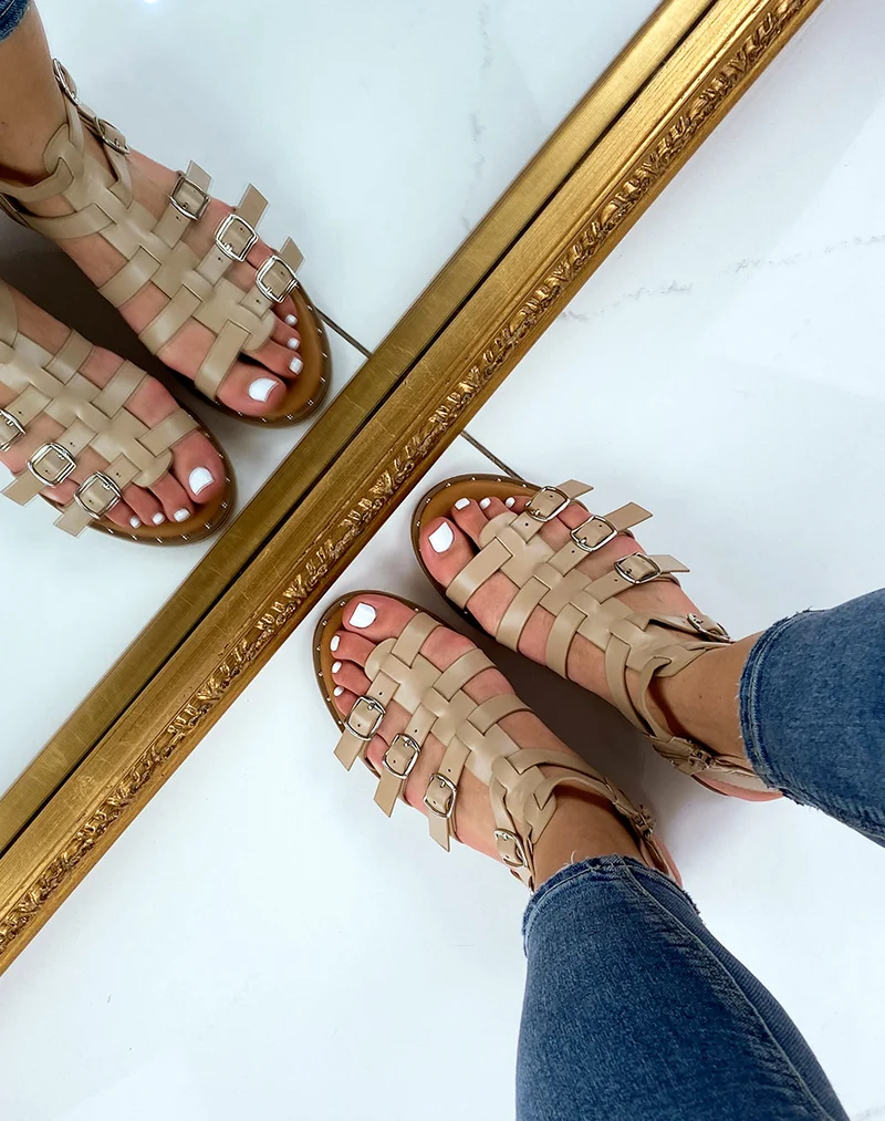 Nu-pieds beiges style spartiate