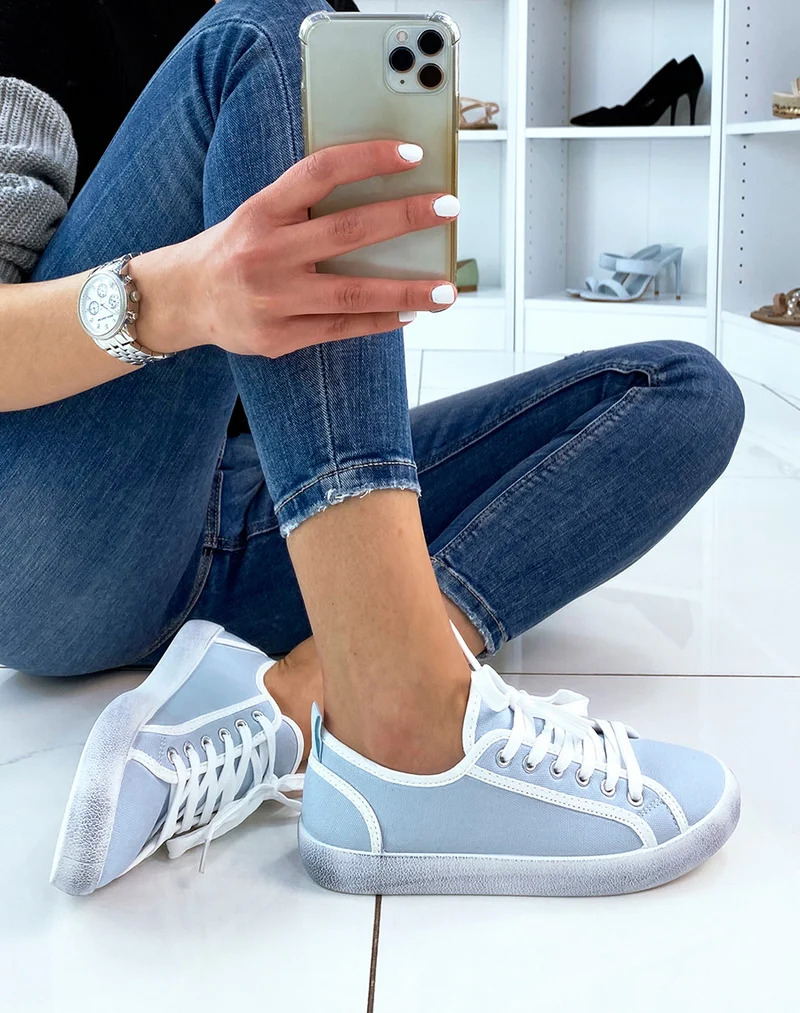 Basket bleu pastel et blanche en tissu
