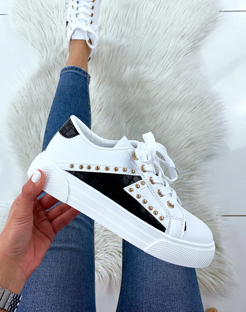Baskets cloutés et à empiècement croco noir
