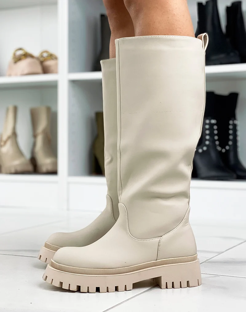 Bottes hautes beiges gommées à semelle épaisse