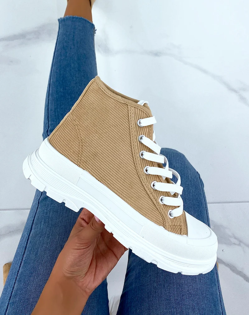 Basket beige foncé montantes en suédine rayée