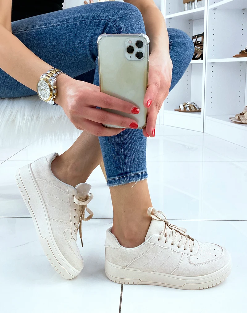 Baskets en suédine beige