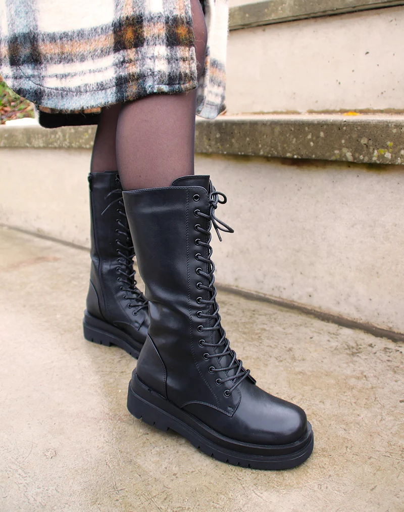 Bottes noires hautes à lacets