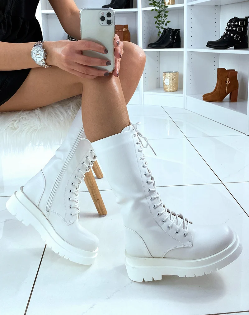 Bottes blanches hautes à lacets