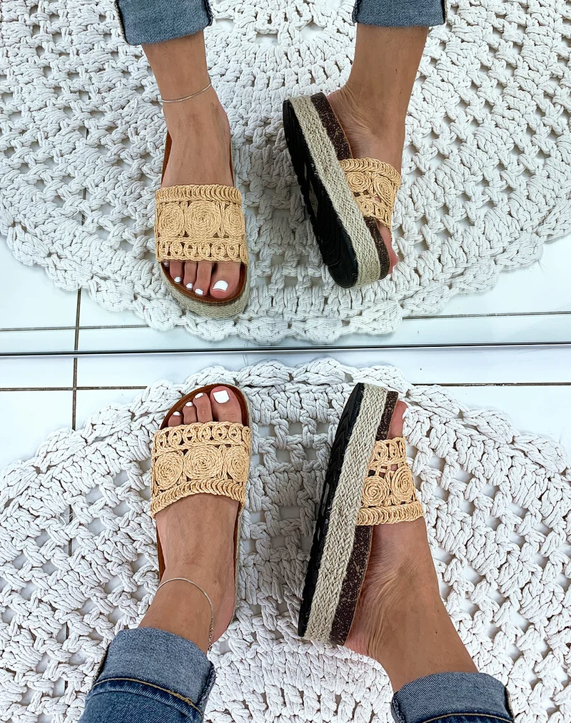 Mules en osier beiges à motifs tressés et à plateforme